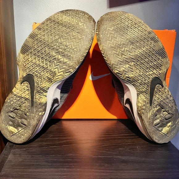 airmax infuriate low 2, good condition - Picture 3 of 5